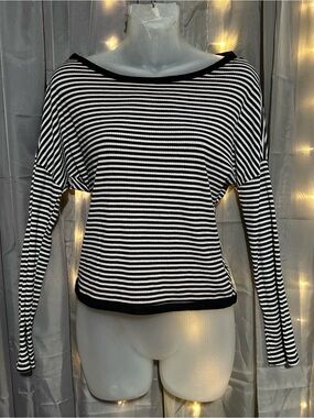 Absolute angel black/white horizontal stripe open twist back long sleeve Sz L